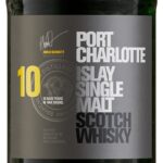 Alt: Detalle de la etiqueta de Port Charlotte 10 años, single malt de Islay.